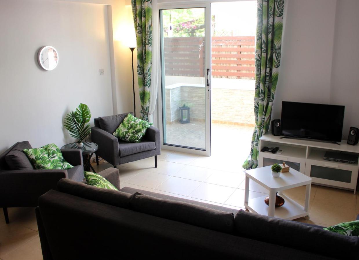 Cozy Poolside Apartment Paphos 外观 照片