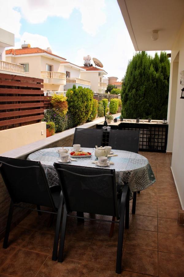 Cozy Poolside Apartment Paphos 外观 照片